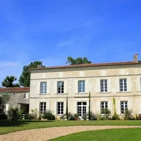 9 bedroom Manor House in Neuvicq Le Château, Poitou-Charentes for sale with 20674m2 of land. Asking just $870,048 USD