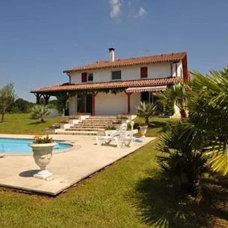5 bedroom Farmhouse in Peyrehorade, Aquitaine for sale with 104000m2 of land. For only $889,200 USD