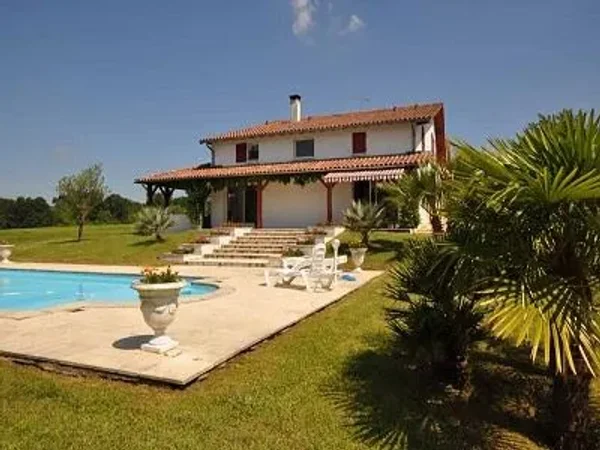 5 bedroom Farmhouse in Peyrehorade, Aquitaine for sale with 104000m2 of land. For only $889,200 USD