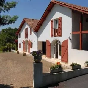 Farmhouse For Sale in Peyrehorade, Aquitaine France