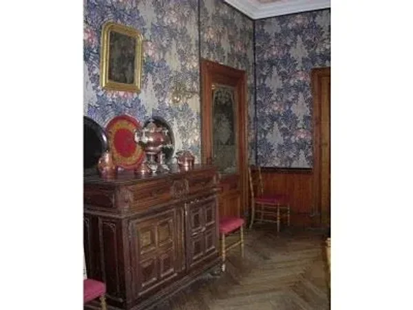 19th Century manor with original features, in-house chapel, large former caretaker's house with attached stables and barns. Set in a beautiful park of almost 16 hectares with footpaths and a pond, bordering a stunning small river