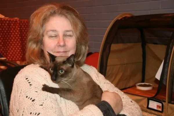 Chrissy Russell - Ayshazen Burmese Cattery