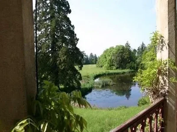 19th Century manor with original features, in-house chapel, large former caretaker's house with attached stables and barns. Set in a beautiful park of almost 16 hectares with footpaths and a pond, bordering a stunning small river