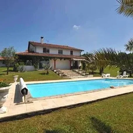 5 bedroom Farmhouse in Peyrehorade, Aquitaine for sale with 104000m2 of land. For only $889,200 USD