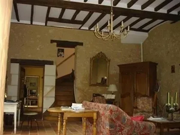 PRICE REDUCED - A rare property close to Rabastens which has been restored in the purest English way, composed of a large mansion and a possible extension in what was once the farmhouse. ONLY 912,000 USD