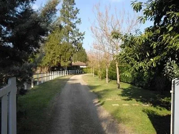 14 bedroom Manor House in Mont de Marsan, Aquitaine for sale with 20300m2 of land. Priced at $ 855,000 USD