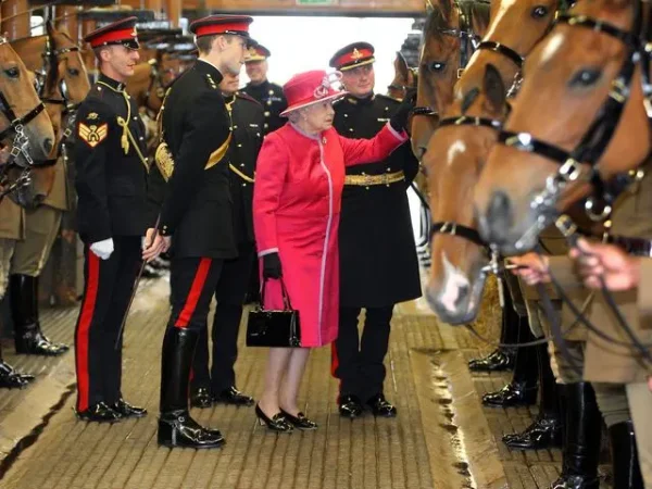 Royal, England, Elizabeth, King Charles the second, Price Robert, Prince William, Catherine (Kate) Middleton