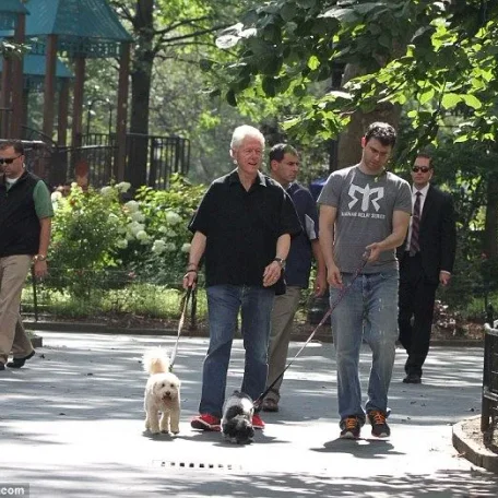 Bill Clinton has father-son bonding time with pregnant Chelsea's husband Marc as they walk their dogs in New York City

Read more: http://www.dailymail.co.uk/news/article-2718134/Bill-Clinton-father-son-bonding-time-pregnant-Chelsea-s-husband-Marc-walk-