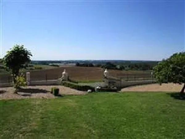 7 bedroom Manor House in Tours and Le Mans Area, Centre for sale with 1750m2 of land for $906,300 USD