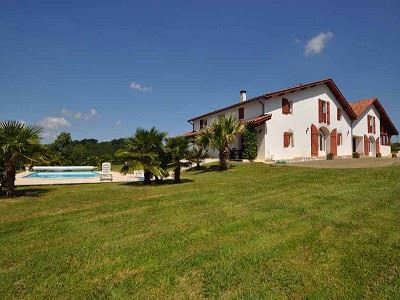 Farmhouse For Sale in Peyrehorade, Aquitaine France