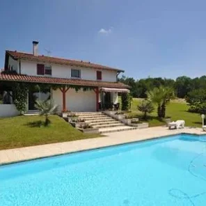 Farmhouse For Sale in Peyrehorade, Aquitaine France