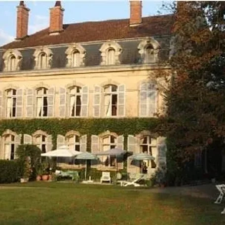 14 bedroom Manor House in Mont de Marsan, Aquitaine for sale with 20300m2 of land. Priced at $ 855,000 USD