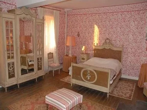 14 bedroom Manor House in Mont de Marsan, Aquitaine for sale with 20300m2 of land. Priced at $ 855,000 USD