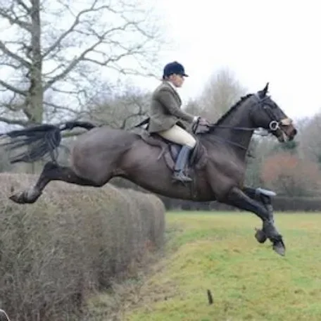 Tributes to ‘outstanding horsewoman’ who died after hunting fall