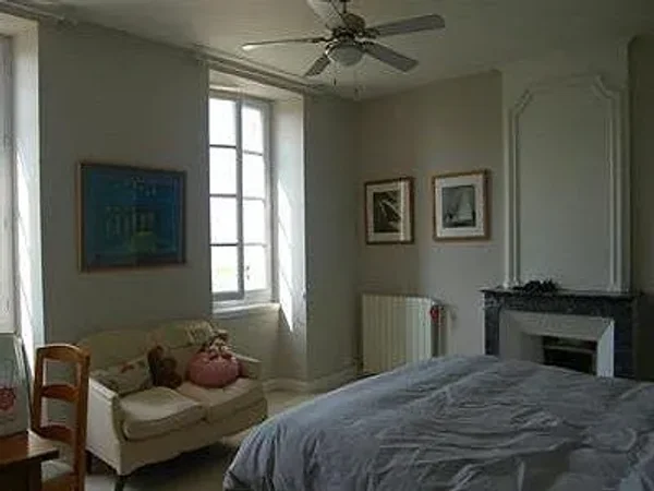 11 bedroom Manor House in Montpellier de Medillan , Poitou-Charentes for sale with 14700m2 of land. Priced at only $889,200 USD