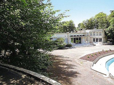 Villa For Sale in Montelimar, France