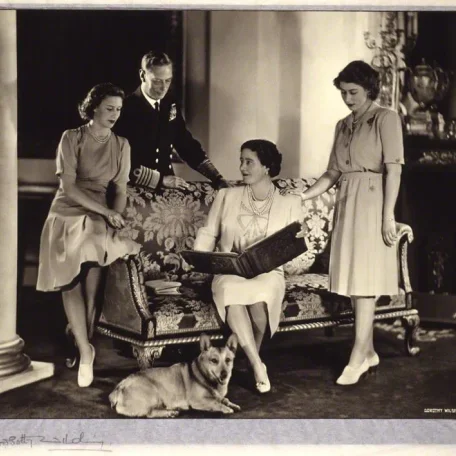 Royal, England, Elizabeth, King Charles the second, Price Robert, Prince William, Catherine (Kate) Middleton