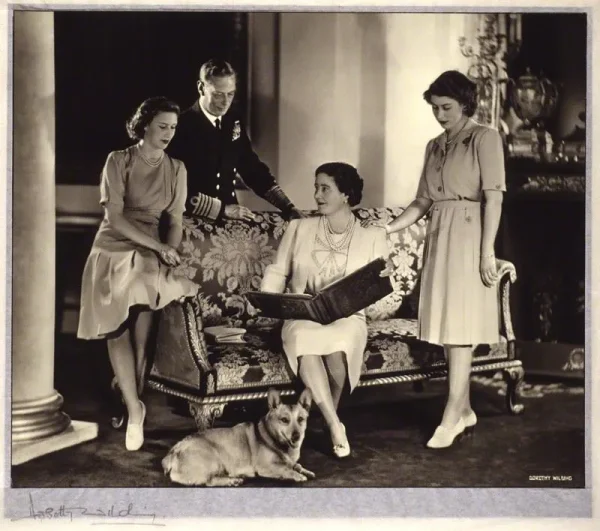 Royal, England, Elizabeth, King Charles the second, Price Robert, Prince William, Catherine (Kate) Middleton