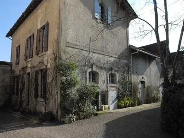 14 bedroom Manor House in Mont de Marsan, Aquitaine for sale with 20300m2 of land. Priced at $ 855,000 USD