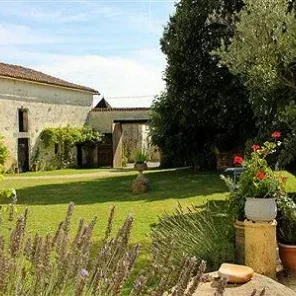 Manor House For Sale in Neuvicq Le Château, France