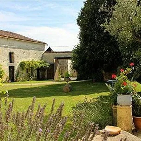 9 bedroom Manor House in Neuvicq Le Château, Poitou-Charentes for sale with 20674m2 of land. Asking just $870,048 USD