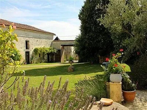 9 bedroom Manor House in Neuvicq Le Château, Poitou-Charentes for sale with 20674m2 of land. Asking just $870,048 USD