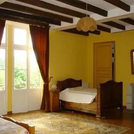 PRICE REDUCED - A rare property close to Rabastens which has been restored in the purest English way, composed of a large mansion and a possible extension in what was once the farmhouse. ONLY 912,000 USD