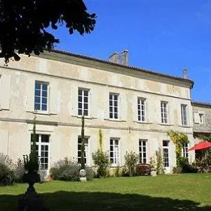 Manor House For Sale in Neuvicq Le Château, France