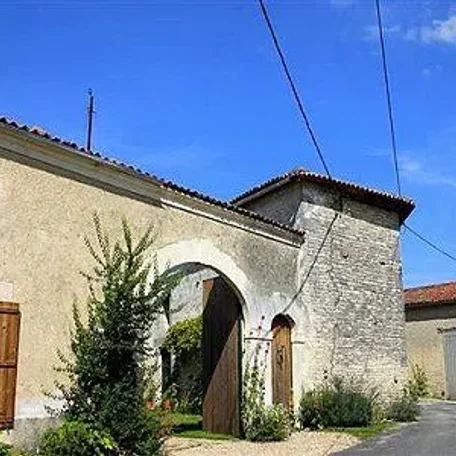 9 bedroom Manor House in Neuvicq Le Château, Poitou-Charentes for sale with 20674m2 of land. Asking just $870,048 USD