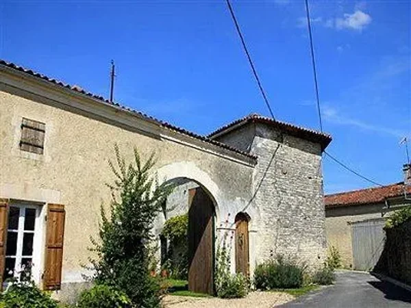 9 bedroom Manor House in Neuvicq Le Château, Poitou-Charentes for sale with 20674m2 of land. Asking just $870,048 USD
