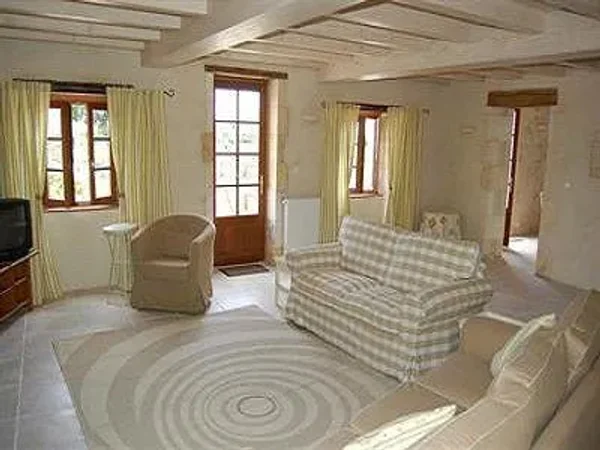 11 bedroom Manor House in Montpellier de Medillan , Poitou-Charentes for sale with 14700m2 of land. Priced at only $889,200 USD