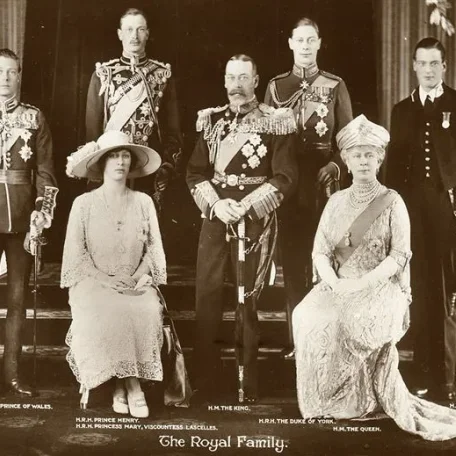 Royal, England, Elizabeth, King Charles the second, Price Robert, Prince William, Catherine (Kate) Middleton