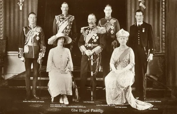 Royal, England, Elizabeth, King Charles the second, Price Robert, Prince William, Catherine (Kate) Middleton