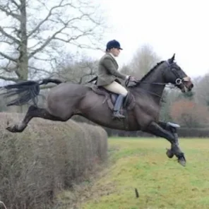 Tributes to ‘outstanding horsewoman’ who died after hunting fall
