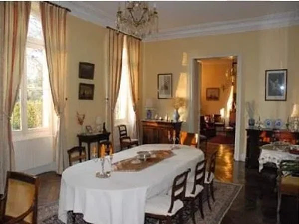 14 bedroom Manor House in Mont de Marsan, Aquitaine for sale with 20300m2 of land. Priced at $ 855,000 USD