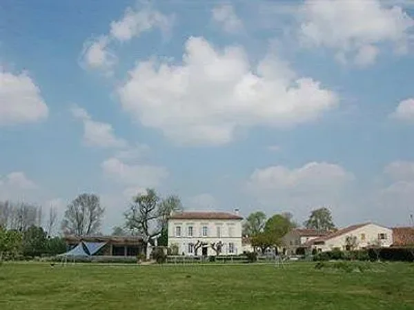 11 bedroom Manor House in Montpellier de Medillan , Poitou-Charentes for sale with 14700m2 of land. Priced at only $889,200 USD