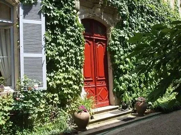 14 bedroom Manor House in Mont de Marsan, Aquitaine for sale with 20300m2 of land. Priced at $ 855,000 USD