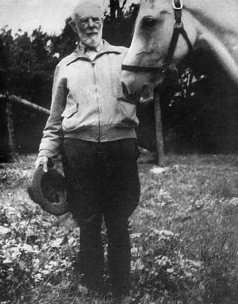 Gainey did not just sit back and admire his gift. Instead he set out to learn as much about the breed as possible. Inevitably this brought him to fellow breeders such as A.W. Harris, Jimmie Dean and Roger Selby.