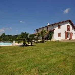 Farmhouse For Sale in Peyrehorade, Aquitaine France