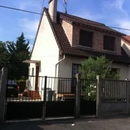A cottage in town