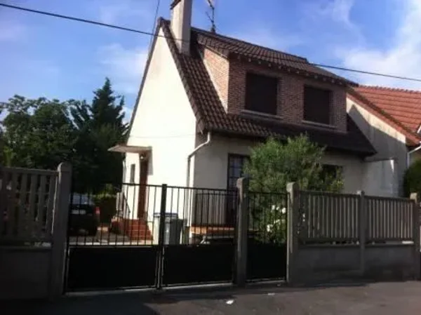 A cottage in town