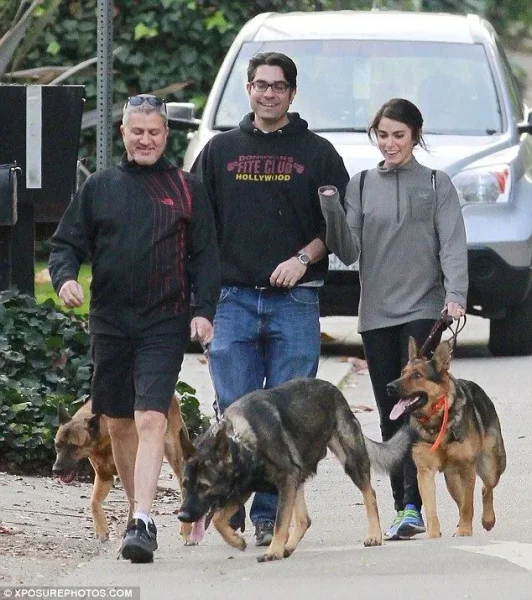 Ian Somerhalder and his girlfriend Nikki Reed have expanded their family yet again with another pet according to an Instagram picture Ian posted on Sunday afternoon (November 2).