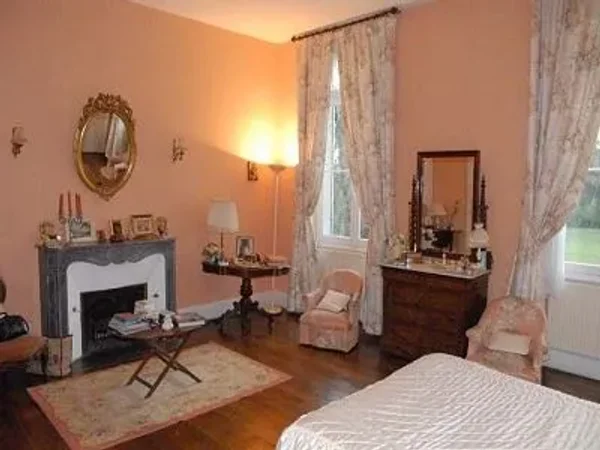 14 bedroom Manor House in Mont de Marsan, Aquitaine for sale with 20300m2 of land. Priced at $ 855,000 USD