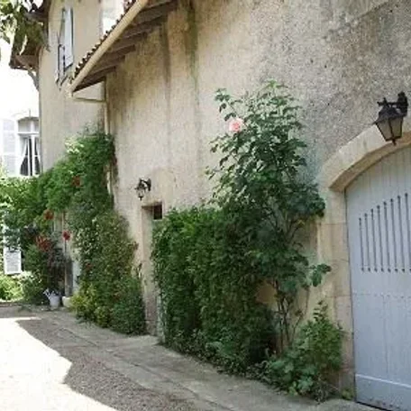 14 bedroom Manor House in Mont de Marsan, Aquitaine for sale with 20300m2 of land. Priced at $ 855,000 USD