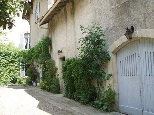 14 bedroom Manor House in Mont de Marsan, Aquitaine for sale with 20300m2 of land. Priced at $ 855,000 USD
