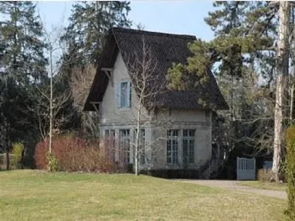 14 bedroom Manor House in Mont de Marsan, Aquitaine for sale with 20300m2 of land. Priced at $ 855,000 USD