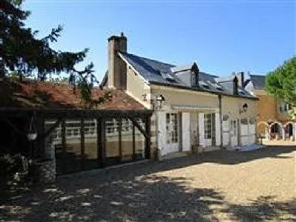 7 bedroom Manor House in Tours and Le Mans Area, Centre for sale with 1750m2 of land for $906,300 USD